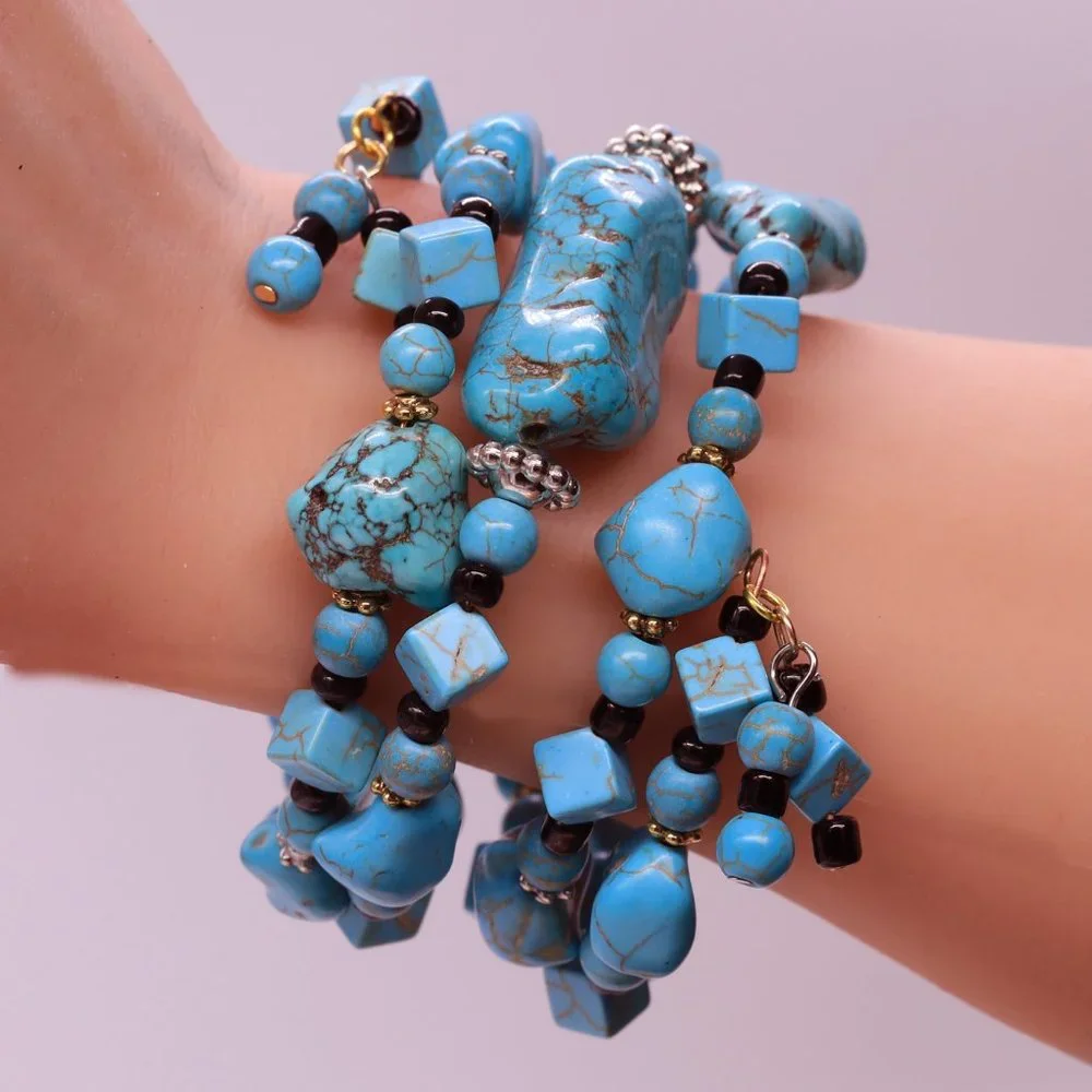 Memory wire Turquoise bracelet with gold and silver accents. - Picture 4 of 5